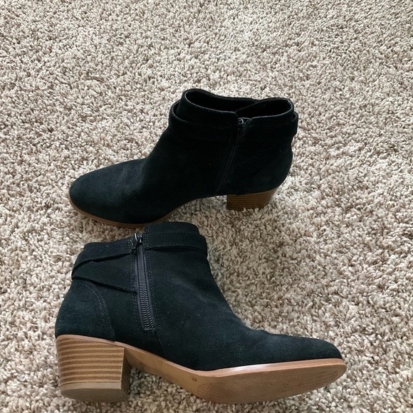 Gianni Bini Black Suede Heeled Booties Size - Picture 6 of 7